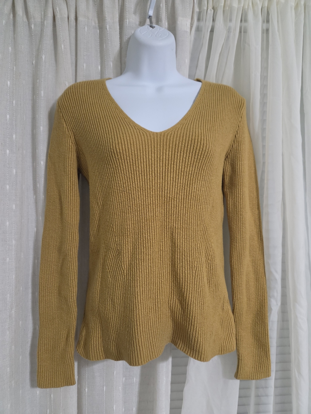 Women's V-Neck Ribbed Sweater in Mustard